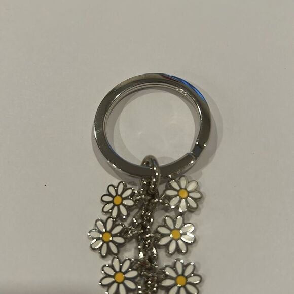 NWOT COACH Vintage White Daisy Flowers Enamel Purse Charm Keychain Fob - Picture 3 of 7